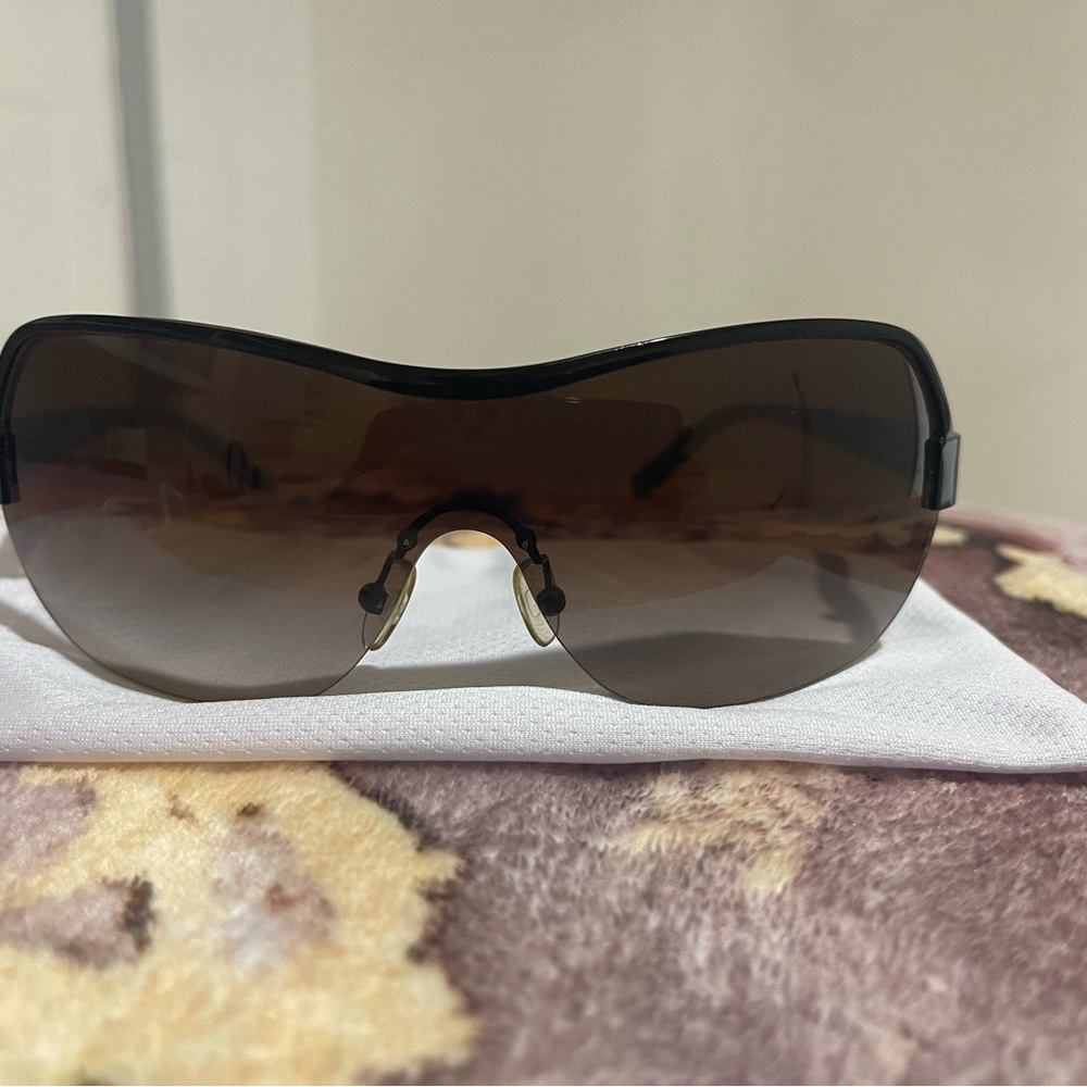 Sunglasses - Picture 2 of 5